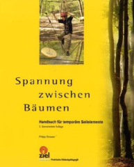 Spannung zwischen Bäumen